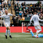 LA Galaxy rescata un empate ante Portland Timbers en un partido intenso